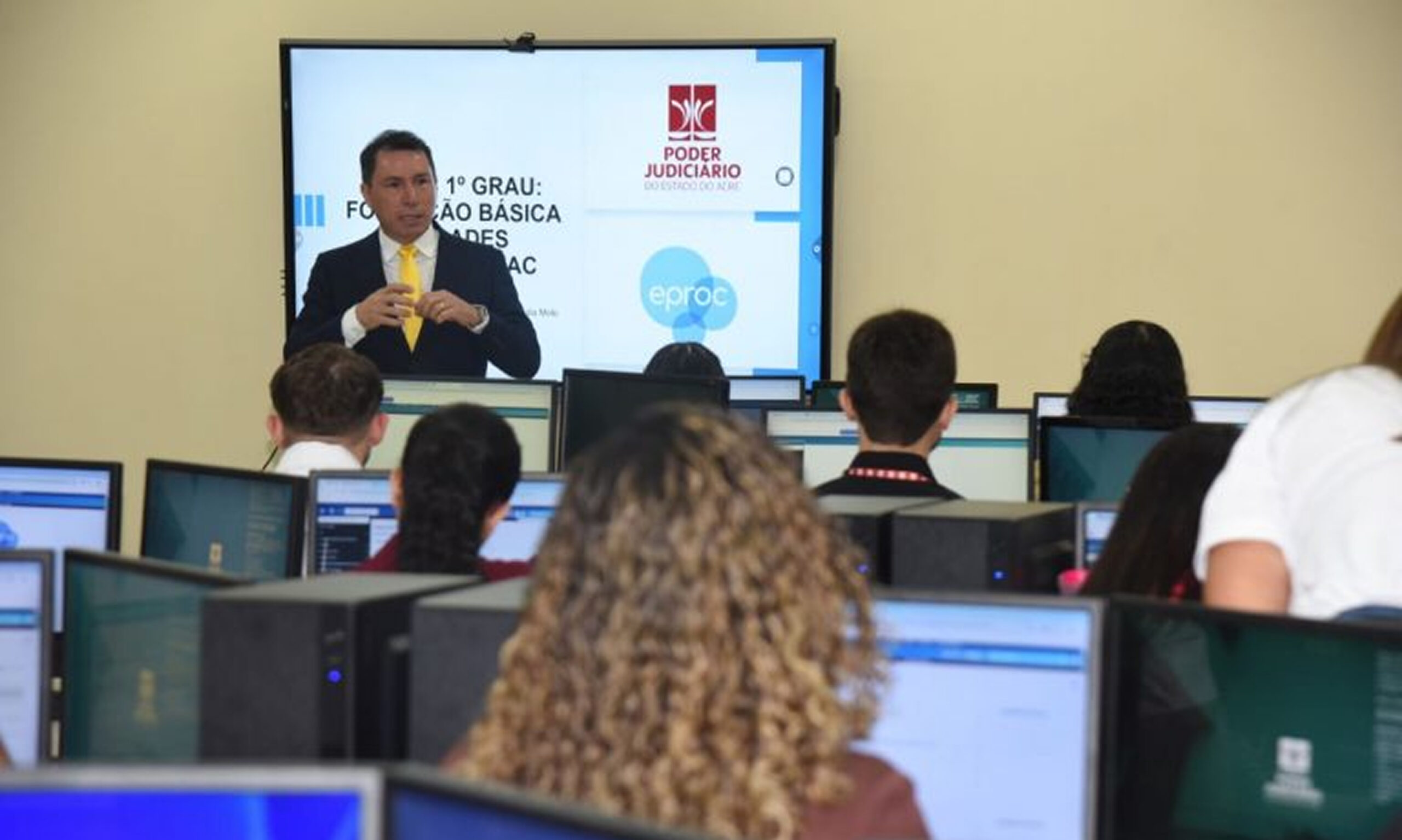Servidores das Varas Cíveis de Rio Branco participam de capacitação no sistema eproc
